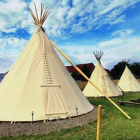Teepee Camp Lounky Campsite Chodouny